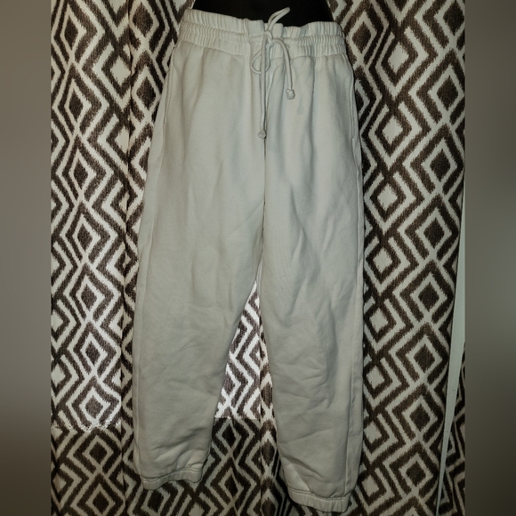 Aritzia TNA Boyfriend Sweatpant - Picture 3 of 10